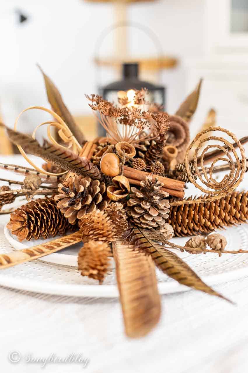 Nature-Inspired Autumn Centerpieces: Foraged Branches,Pinecones and Candlelight - изображение 2
