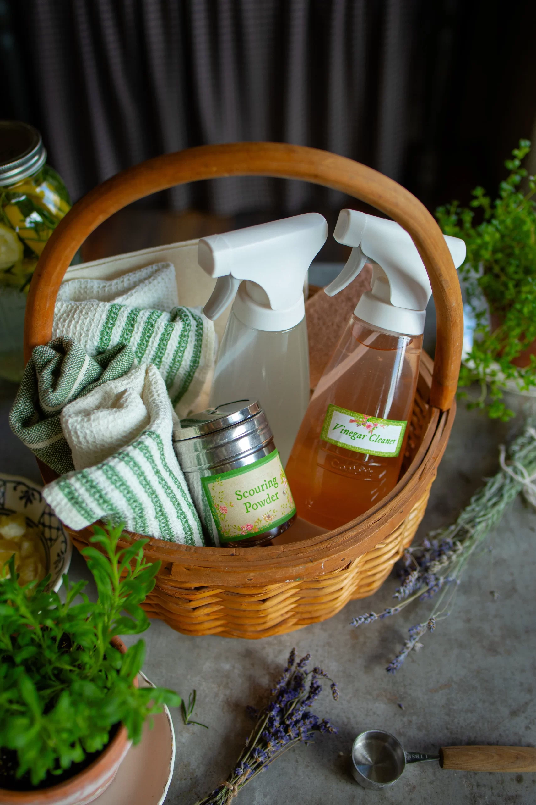 DIY Natural Cleaning Products for the Cozy Season - изображение 4