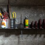 Да опитомиш хаоса: Как шкафове, рафтове и рамки превръщат работилницата от бойно поле в светилище