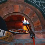Тухли, мехури и изгорели кори: Как построих пещ за пица в двора (с малко псуване)