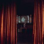 Мери два пъти, мечтай веднъж: Истинската основа на домашното кино (Монтаж на проектор и скрито окабеляване с пот и душа)