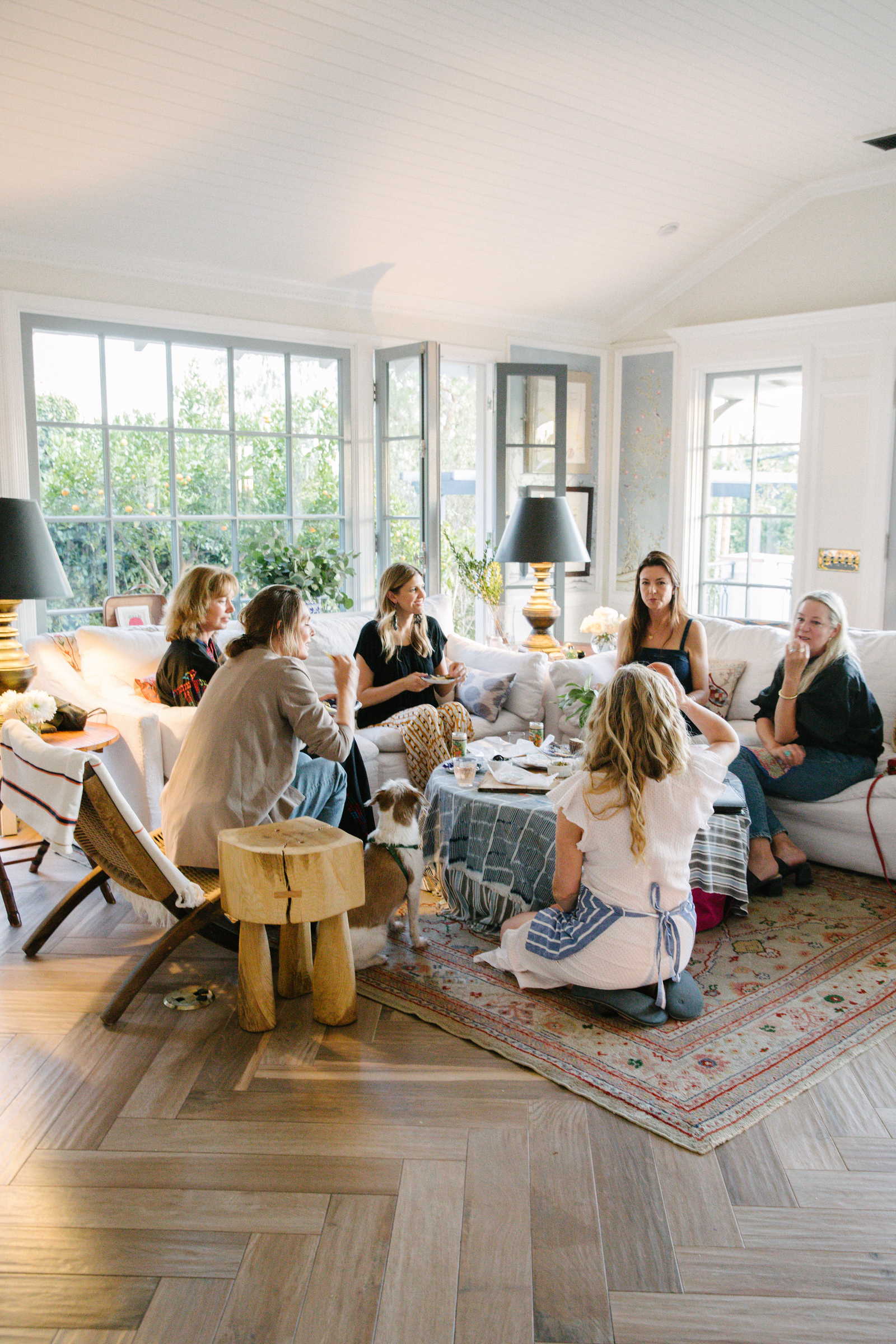 Hosting Without Stress: How to Welcome Friends Into a Real, Lived-In Home - изображение 2